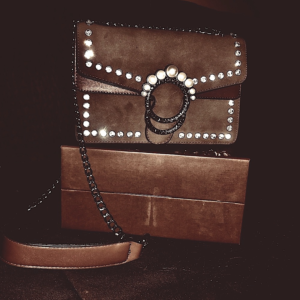 NWOT Shoulder Handbang/Brown w/white Pearls